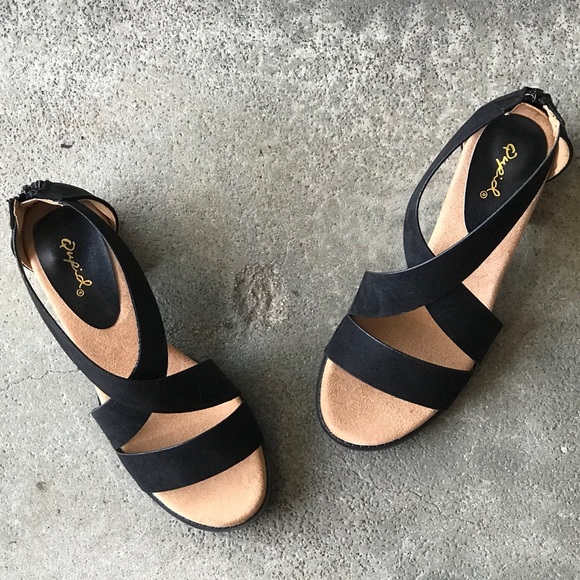 1 left! Qupid Black X-Cross Low Heel Sandal Sz 7 - Picture 5 of 8